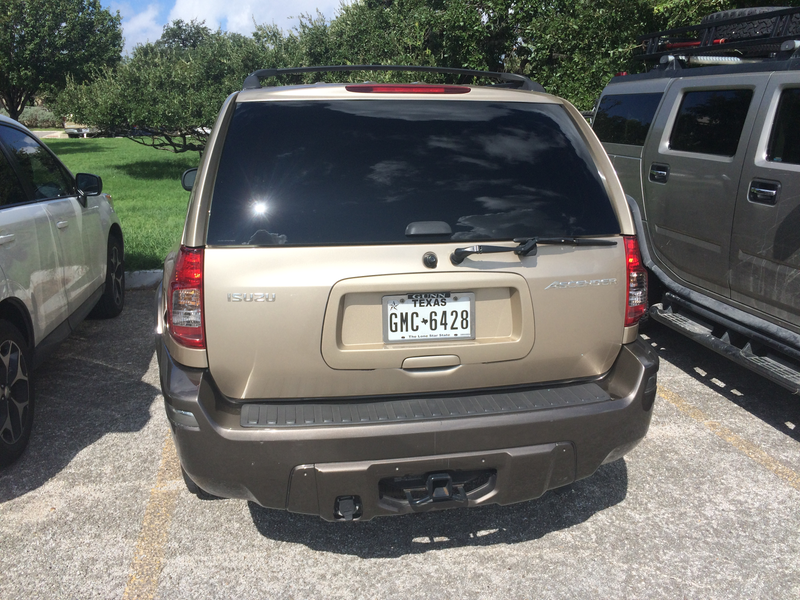 The delightfully clean Ascender that I spotted at work the other day, pictured between a filthy H2 (this is a good thing actually) and my Forester.